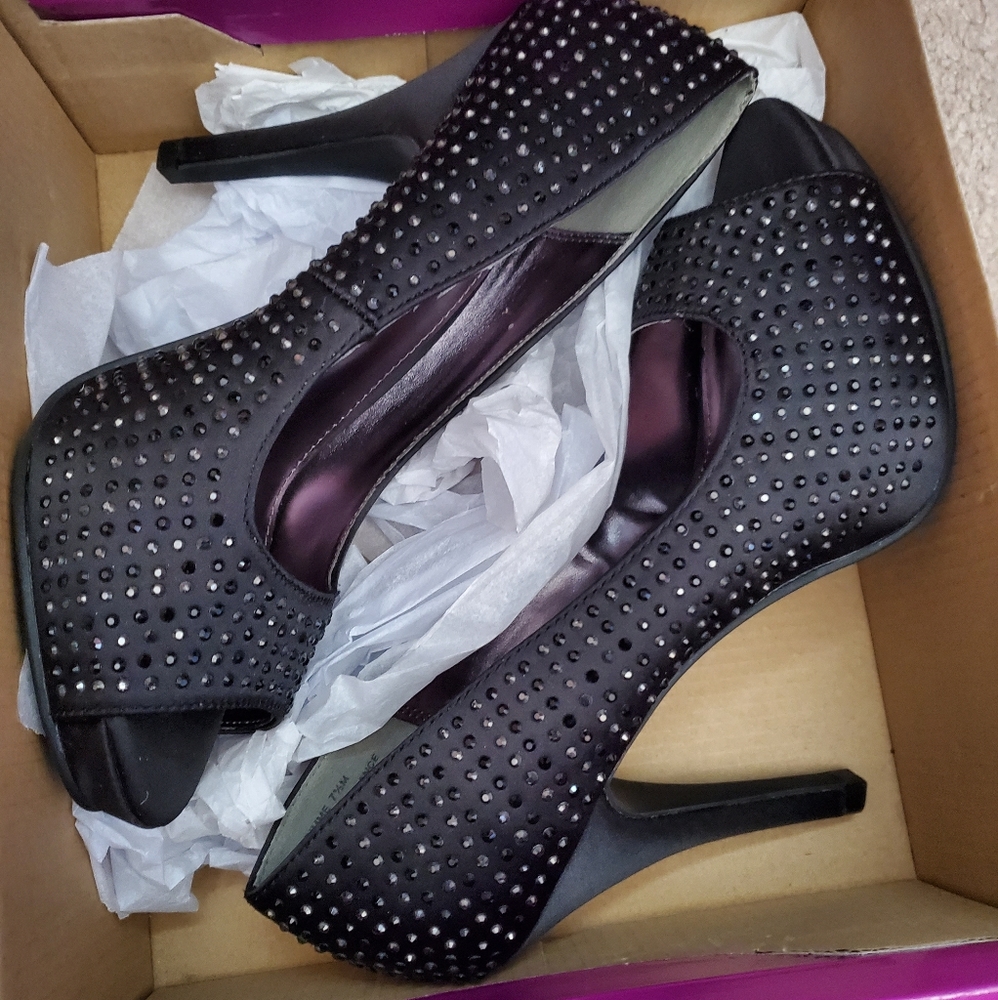 Heels - Picture 3 of 4